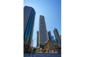 Welcome to executive living on the 40th floor of the iconic Harbour Plaza Residences by Menkes.