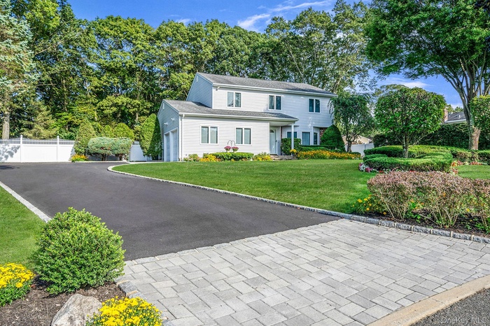 View of front facade with driveway