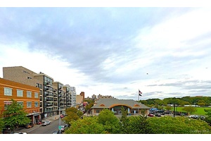 Flushing Parkview Condominium two bedroom and 2 bath unit on the 4th floor.
