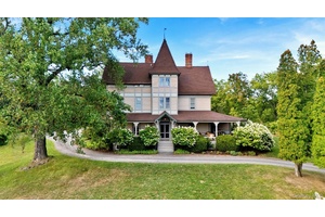 Mountain views, historic charm, hiking trails and 100 private acres, just minutes to everything Hudson.