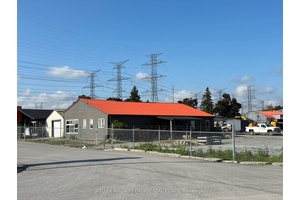 Building 4 with fenced yard for lease.