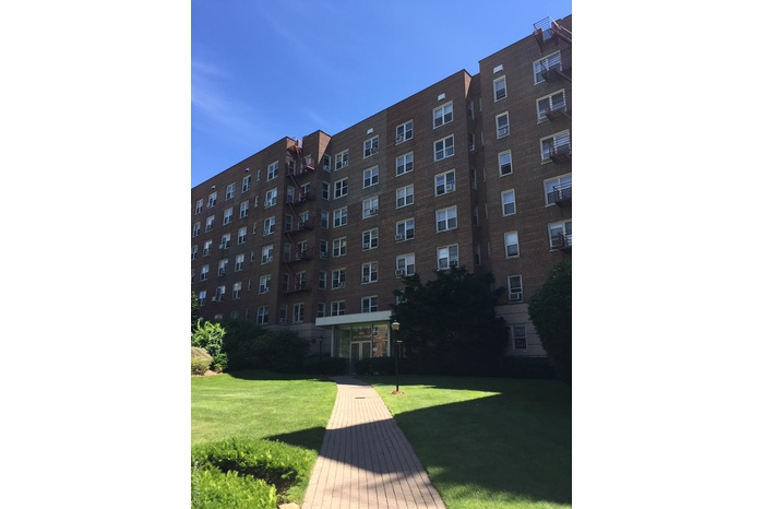 View of apartment building / complex