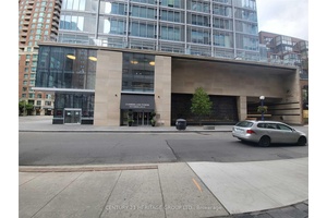 INTERNATIONAL WELL KNOWN PRISTIGOUS DOWNTOWN YORKVILLE LOCATION TO ITS BEST.