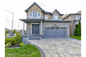 Just Move In amp ; Enjoy This Perfect Blend of Luxury, Comfort amp ; Functionality !