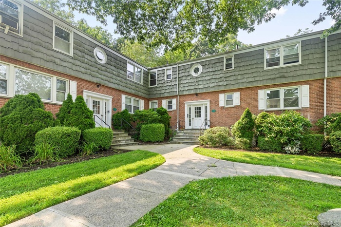 Welcome to this charming garden apartment tucked away in the corner