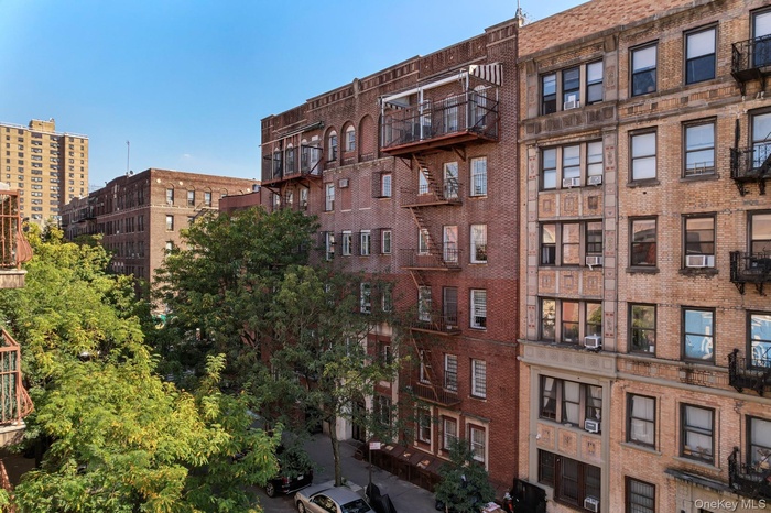 View of apartment building / complex