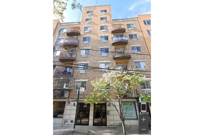 View of apartment building / complex