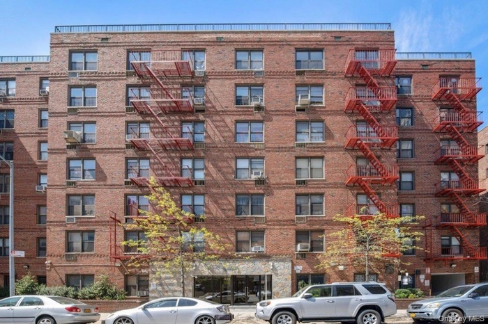 View of apartment building / complex