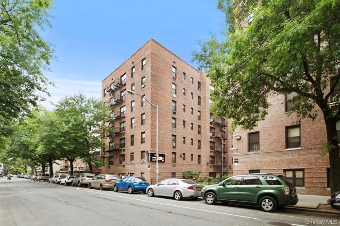 View of apartment building / complex