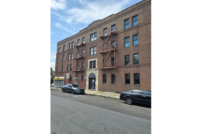 View of apartment building / complex