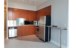 Beautiful Penthouse Studio suite In The Heart Of Yorkville.