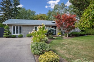 This updated and renovated split level home is located on a premium street in one of the most desirable neighborhoods in Streetsville, surrounded by many executive and custom built homes ...