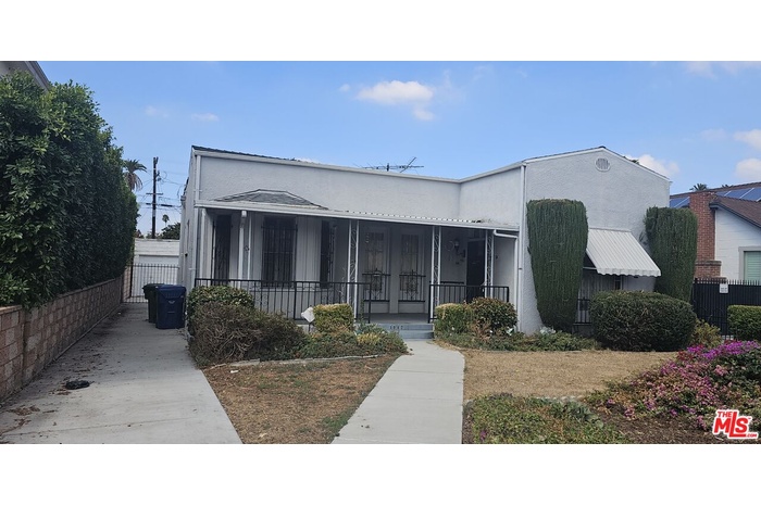 8900 sq ft lot