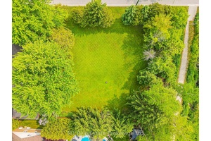 Spectacular vacant residential lot siding directly onto the Trestle Bridge Trail !