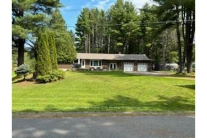 INVESTMENT OPPORTUNITY ! In the heart of Muskoka, this wonderful rural Bracebridge property has access to the best attractions as well as all the amenities of close by downtown Bracebridge.