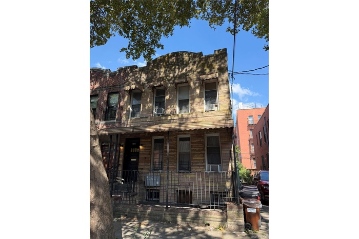 View of front facade with a porch
