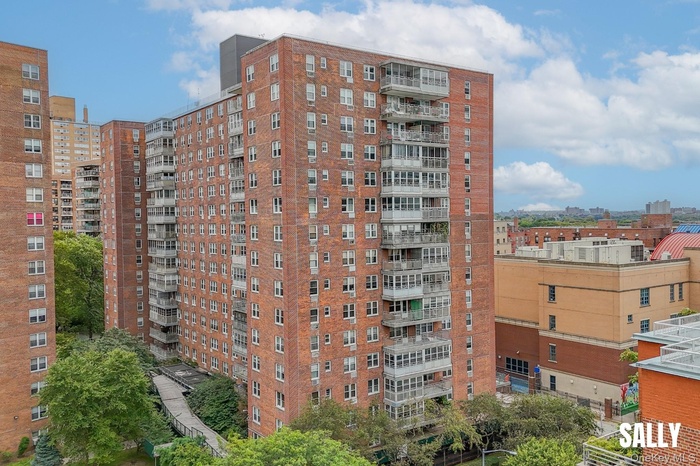 View of apartment building / complex