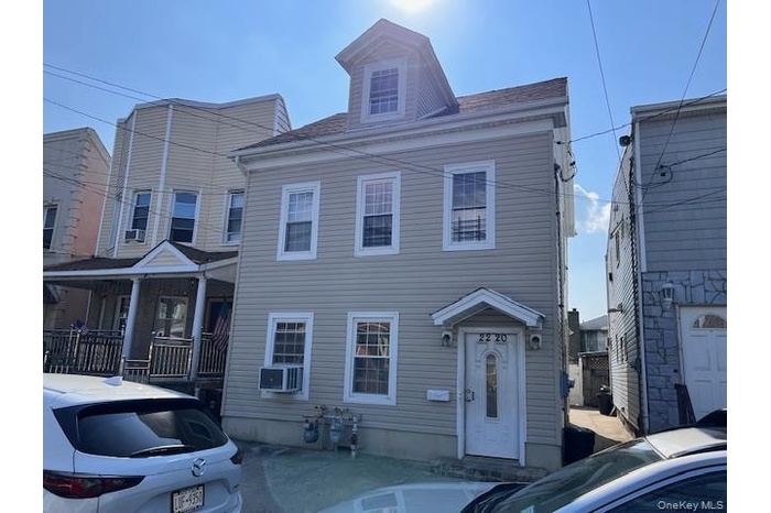 View of front facade with a shingled roof