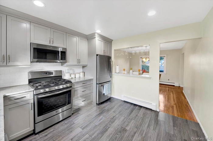 Eat in Kitchen with Quartz counters tops