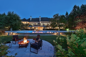 Welcome To Luxury Lifestyle Living At 16 Eversley Hall Fairfield Estates, Set On 2.