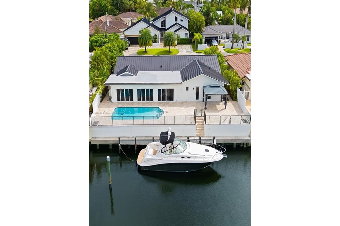 2025 extensive renovation with upgraded layout, new flooring, new kitchen, new appliances, bathrooms, 2 new ACs among other items.