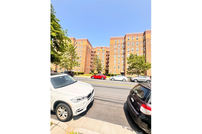 View of apartment building / complex