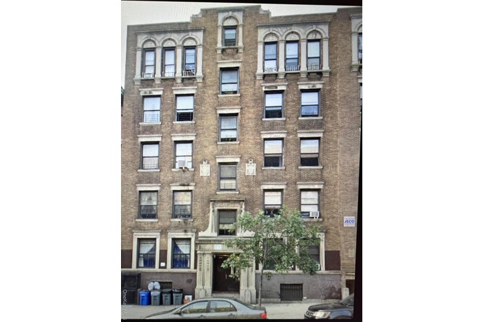 View of apartment building / complex