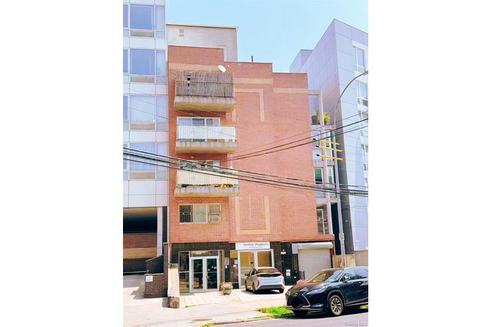 View of apartment building / complex