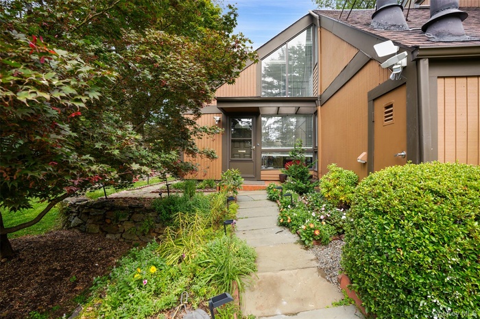 Welcome to 110 Round Hill Road