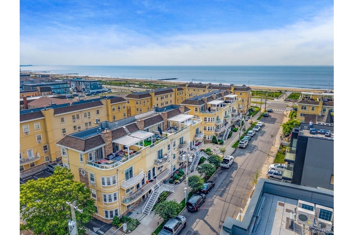 Bird's eye view of apartment complex / building and a large body of water