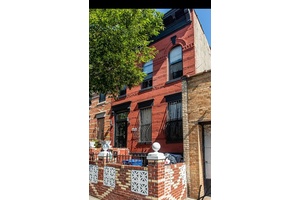Pack Your Bags And Move Right Into This Meticulously Renovated amp ; Maintained Home In Brooklyn !