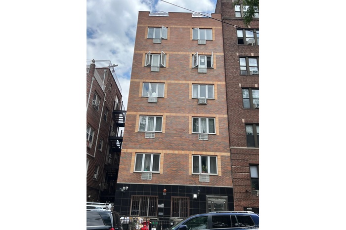 View of apartment building / complex with cooling unit