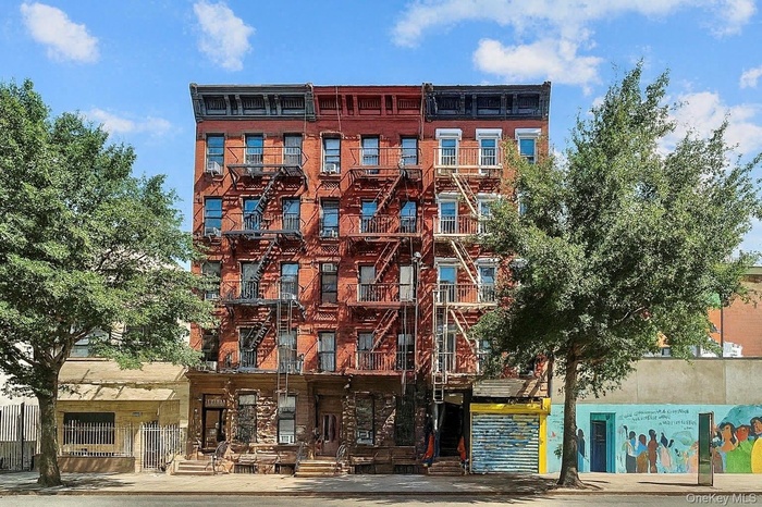 View of apartment building / complex
