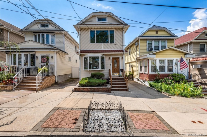 Traditional style home with cooling unit