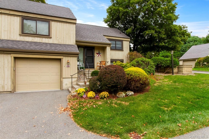 Welcome to 489 Heritage Hills Unit B!