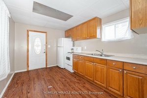 Very affordable two story detached home in the heart of Welland !
