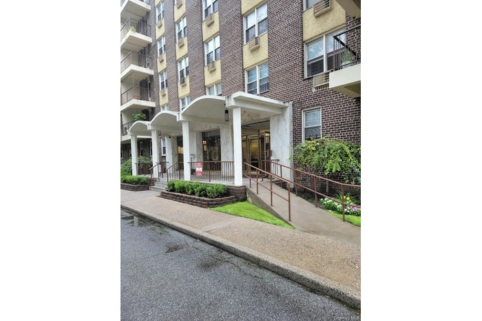 View of apartment building / complex