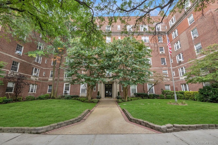 View of apartment building / complex