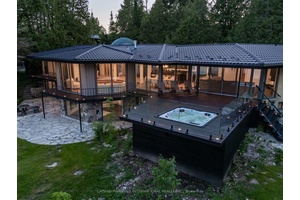 This extensively and beautifully remodelled waterfront estate commands a prime stretch of Georgian Bay shoreline.