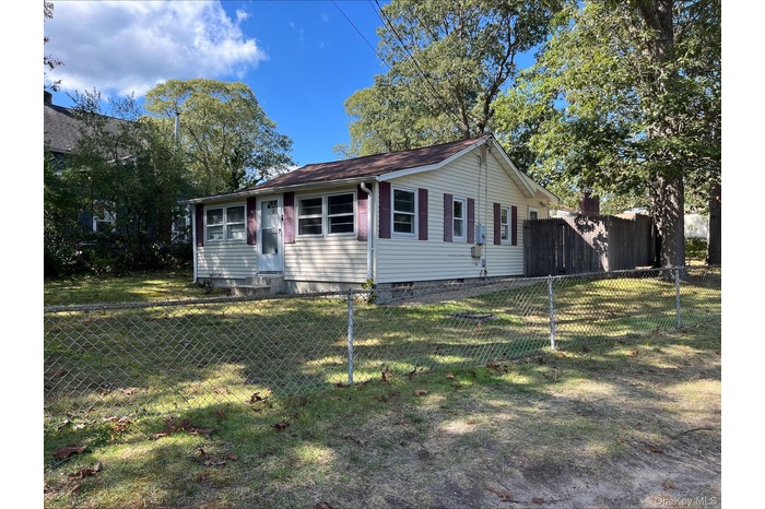 View of front of property featuring crawl space