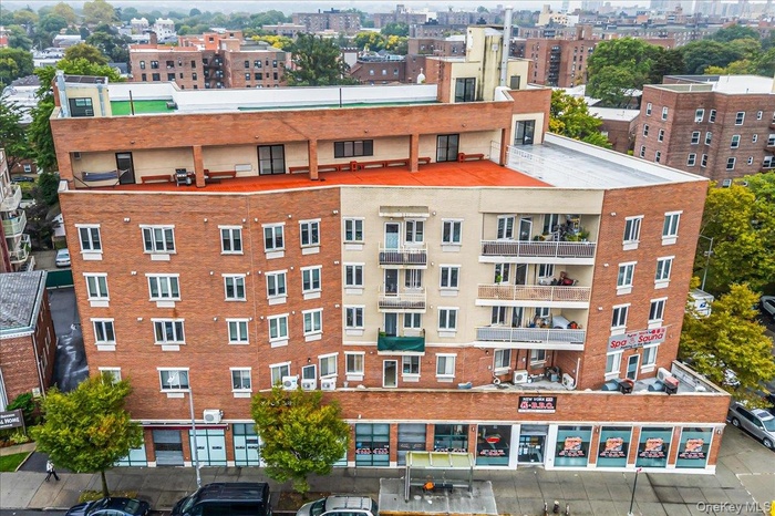 View of apartment building / complex featuring a view of city