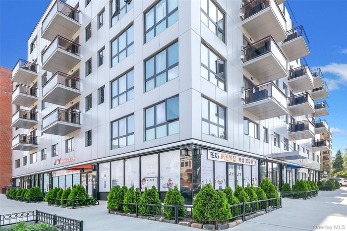 View of apartment building / complex