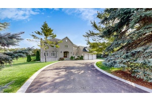 Exquisitely Stunning Executive Estate on a 1.