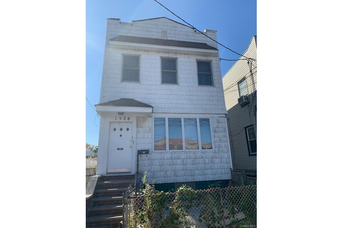 View of front facade with a fenced front yard