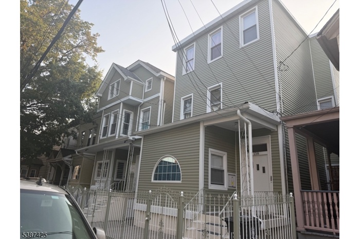 Another view of front entranc