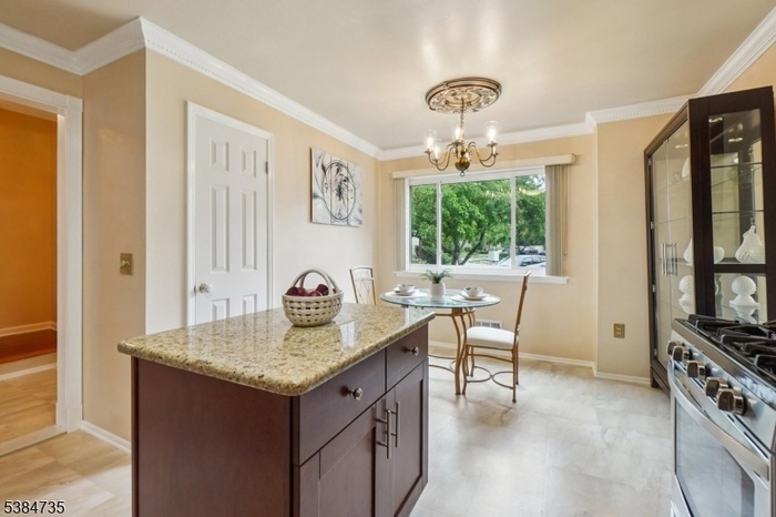 Kitchen / Breakfast Room