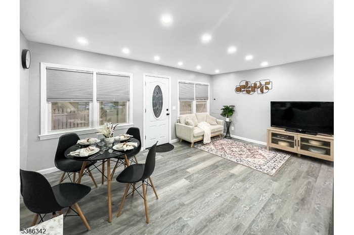 Kitchen / living