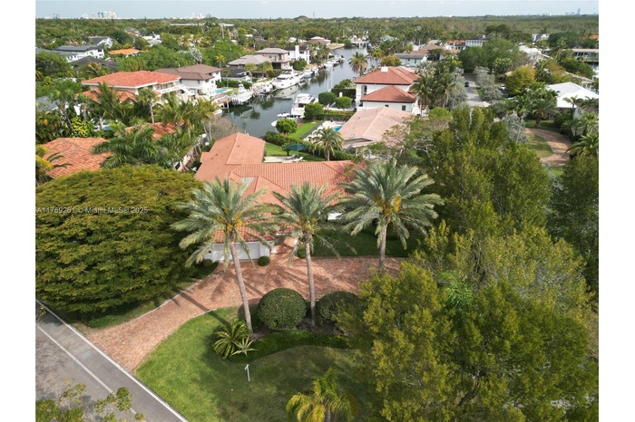 No bridges to the Bay,50 ft waterfront.
Beautifully remodeled