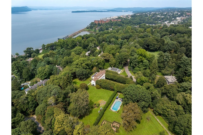 Birds eye view of property and Hudson River