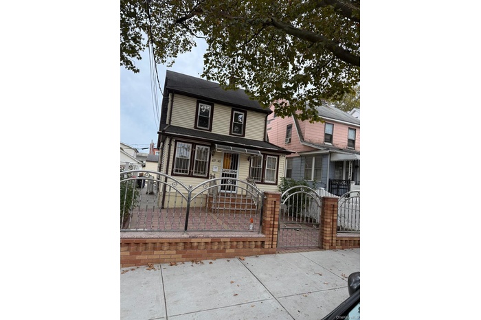 View of front of home featuring a gate and a fenced front yard